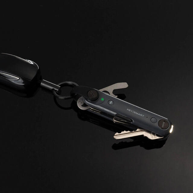 Nøkkelknippe med sporing KeySmart Max STL