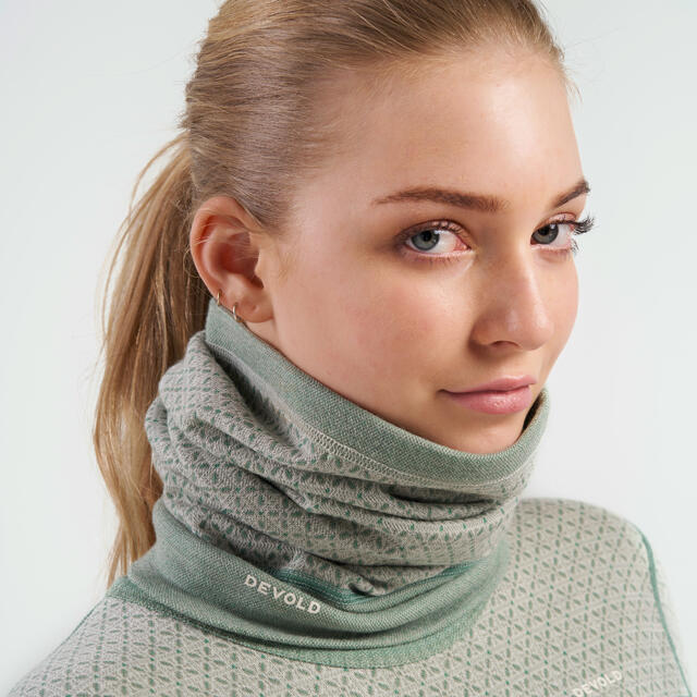 Hals Devold Kvitegga Merino Headover 010