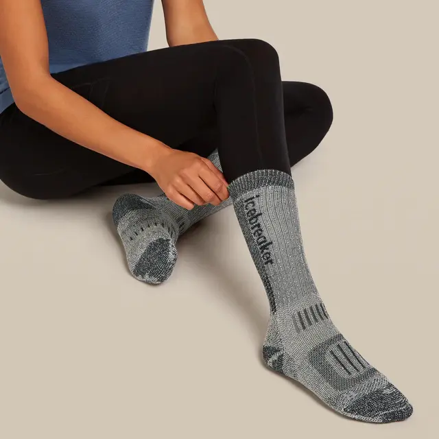 Sokker til dame Icebreaker Mountaineer Mid Calf W M A01 